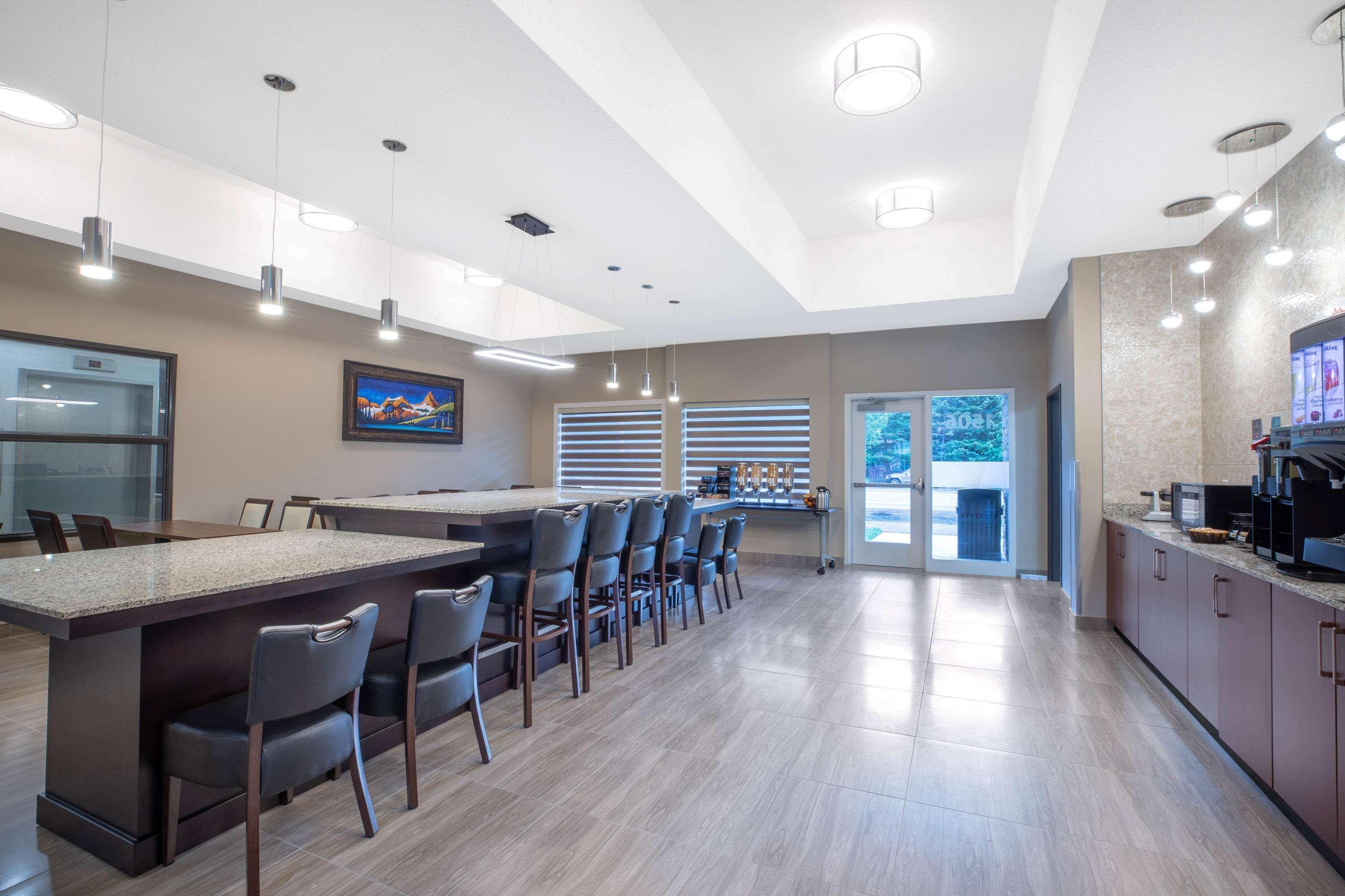 Super 8 By Wyndham Canmore Buitenkant foto