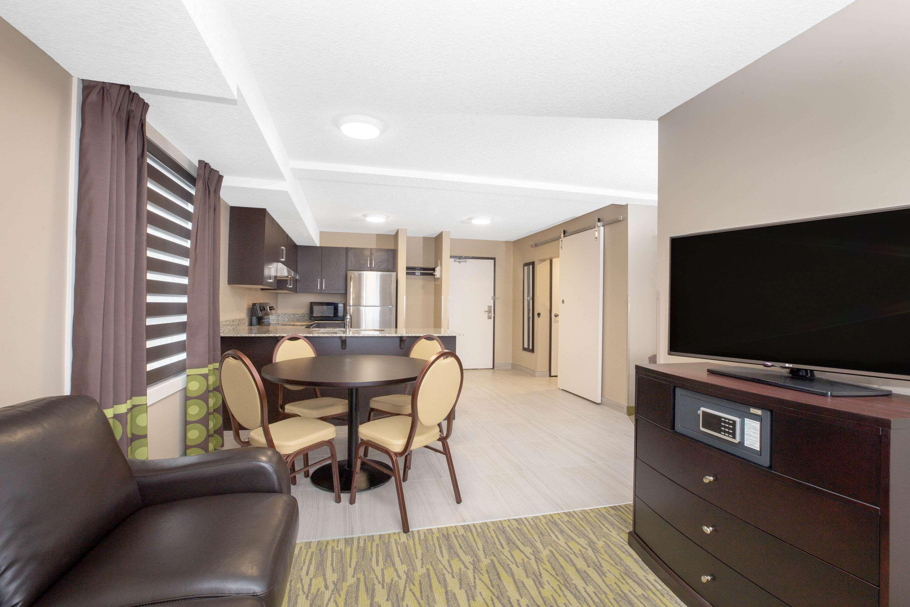 Super 8 By Wyndham Canmore Buitenkant foto