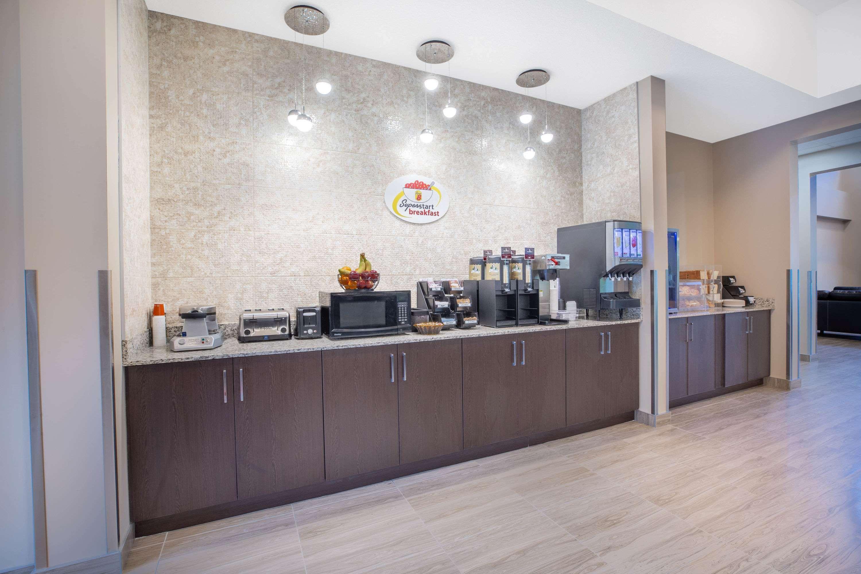 Super 8 By Wyndham Canmore Buitenkant foto