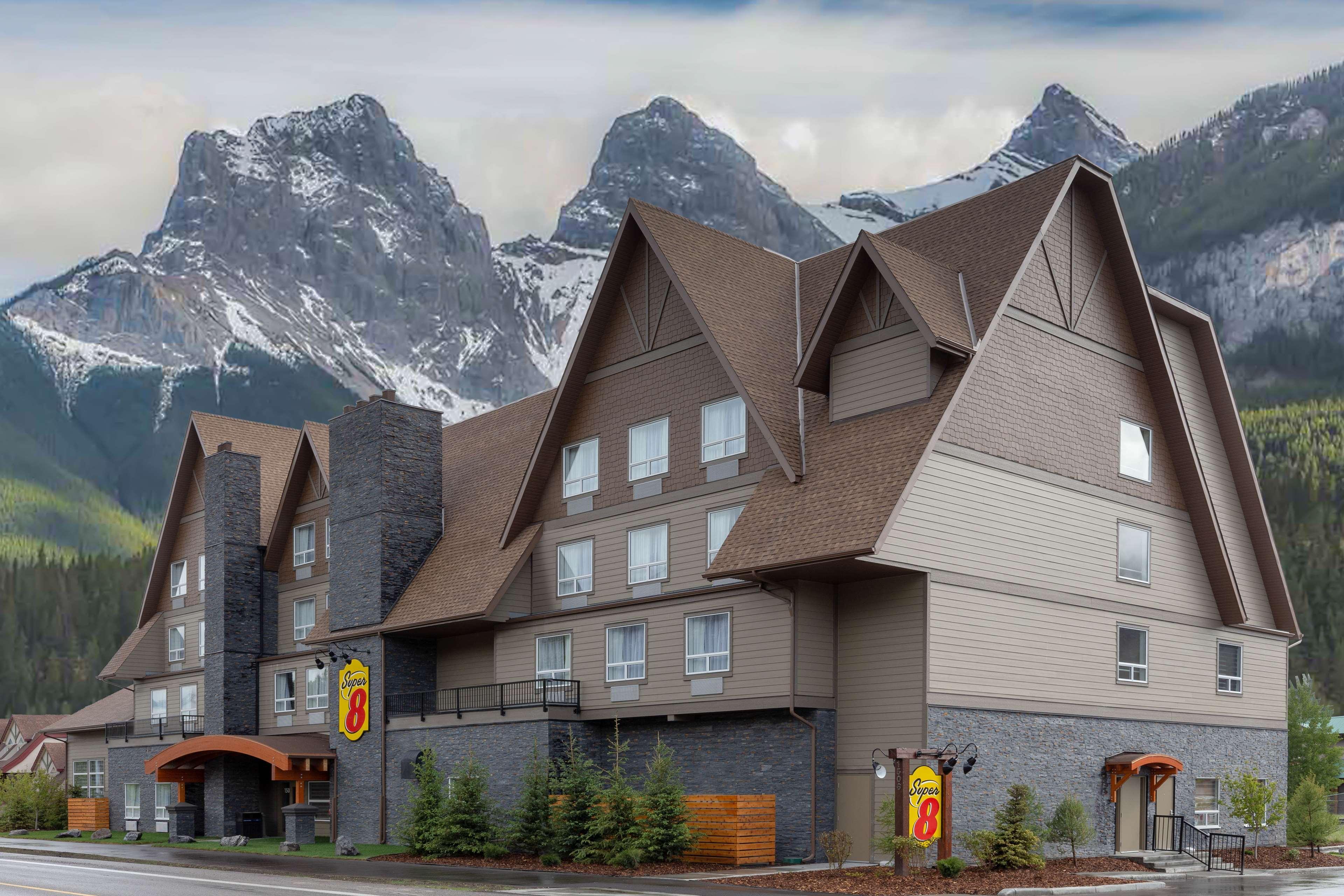 Super 8 By Wyndham Canmore Buitenkant foto