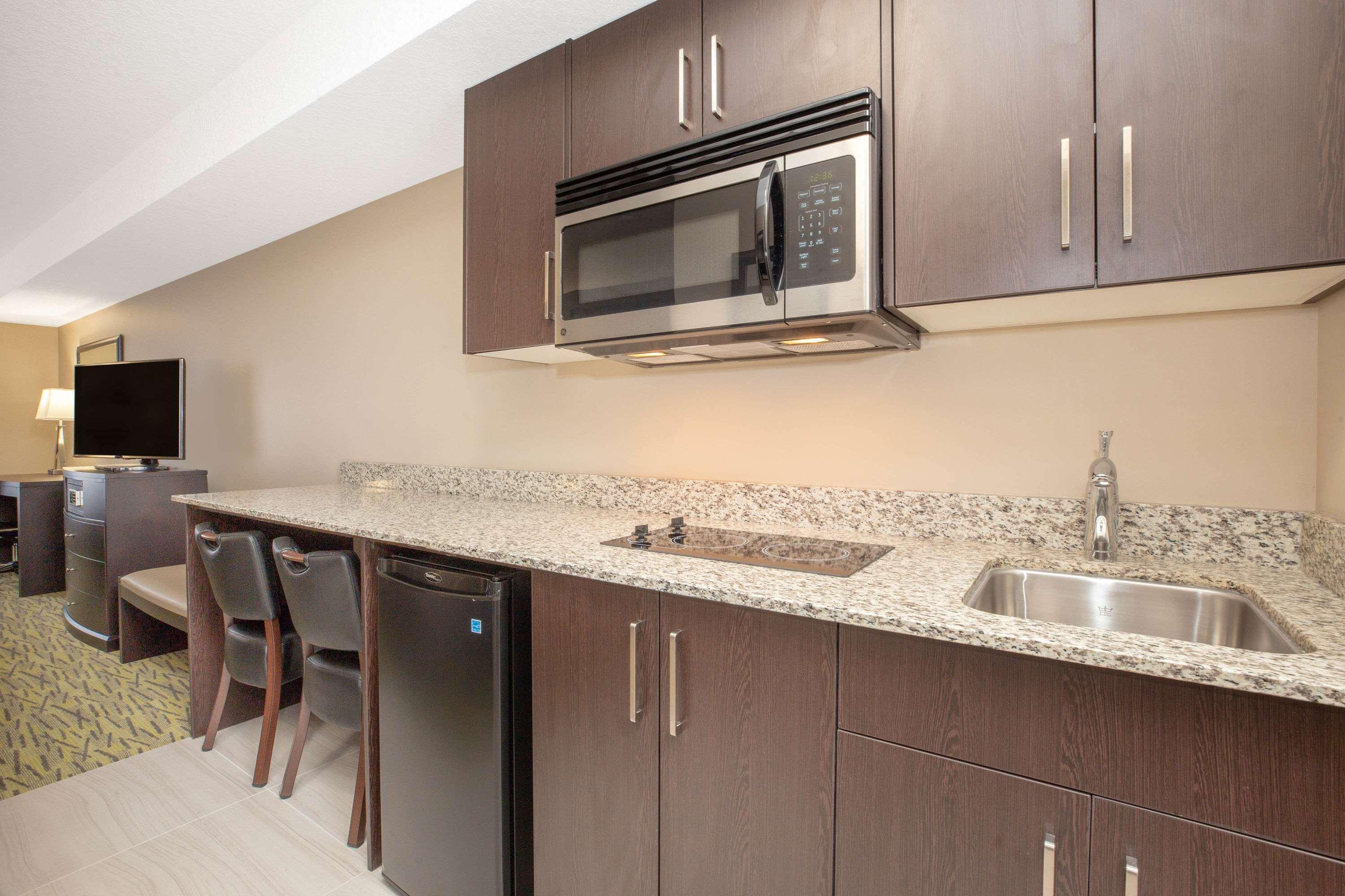 Super 8 By Wyndham Canmore Buitenkant foto