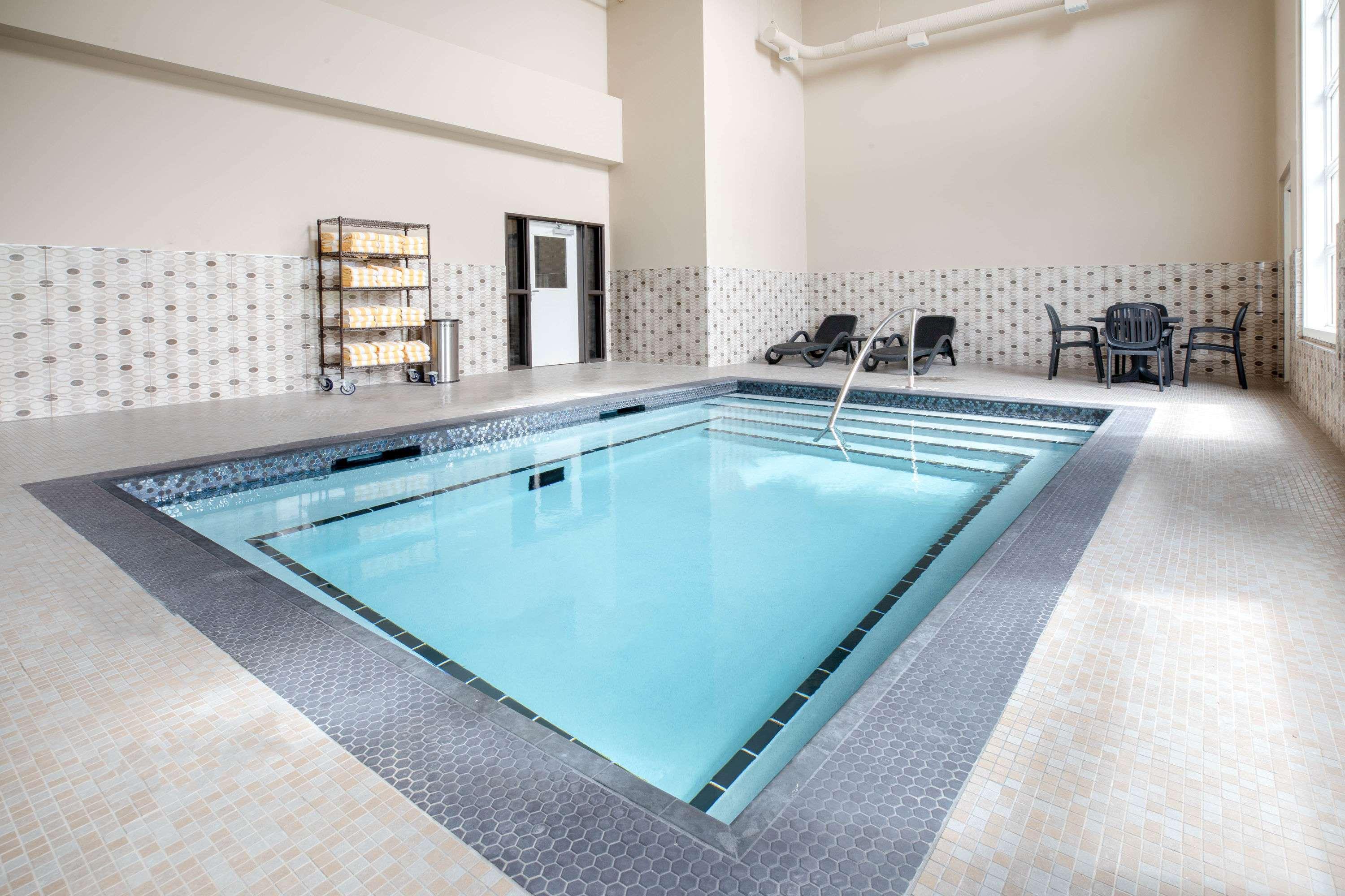Super 8 By Wyndham Canmore Buitenkant foto