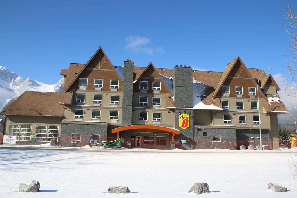 Super 8 By Wyndham Canmore Buitenkant foto
