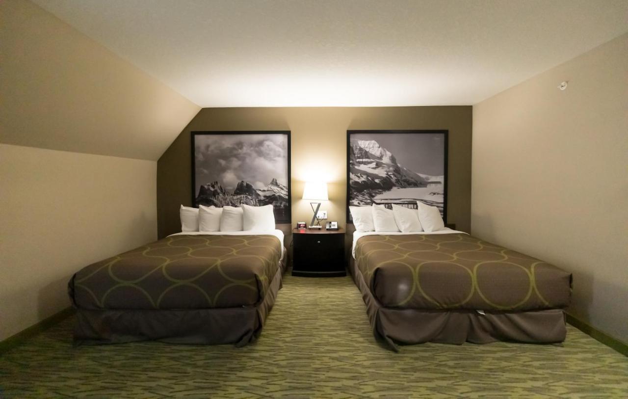 Super 8 By Wyndham Canmore Buitenkant foto