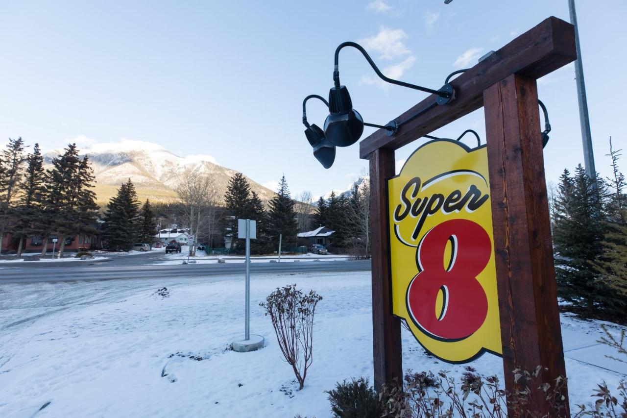 Super 8 By Wyndham Canmore Buitenkant foto