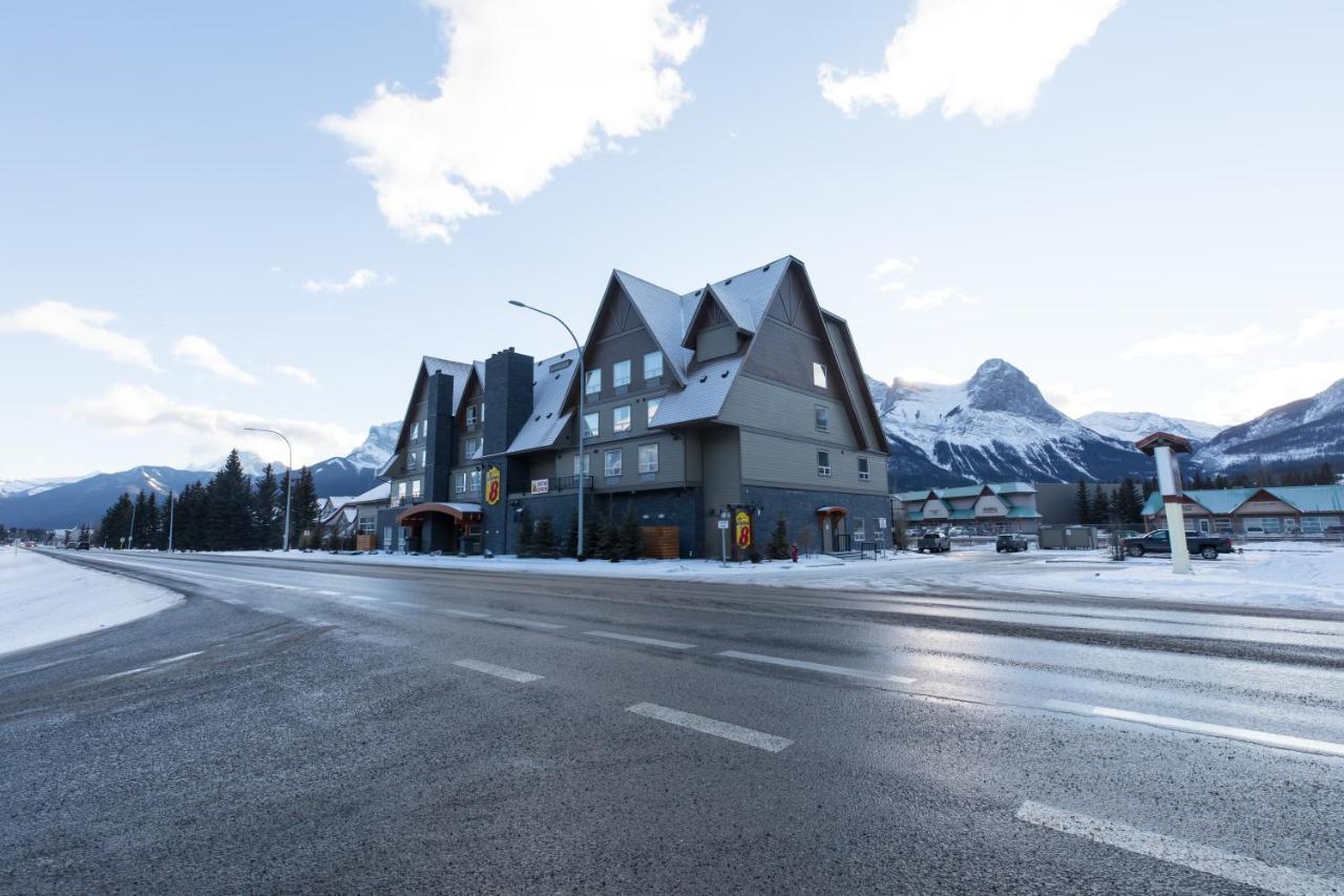Super 8 By Wyndham Canmore Buitenkant foto