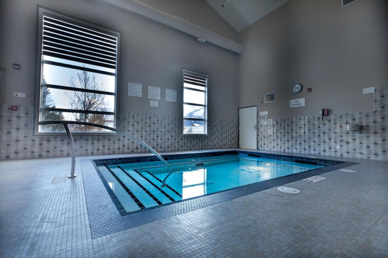Super 8 By Wyndham Canmore Buitenkant foto