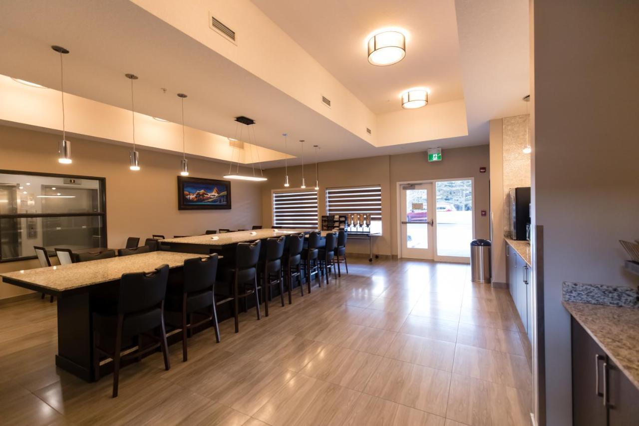Super 8 By Wyndham Canmore Buitenkant foto